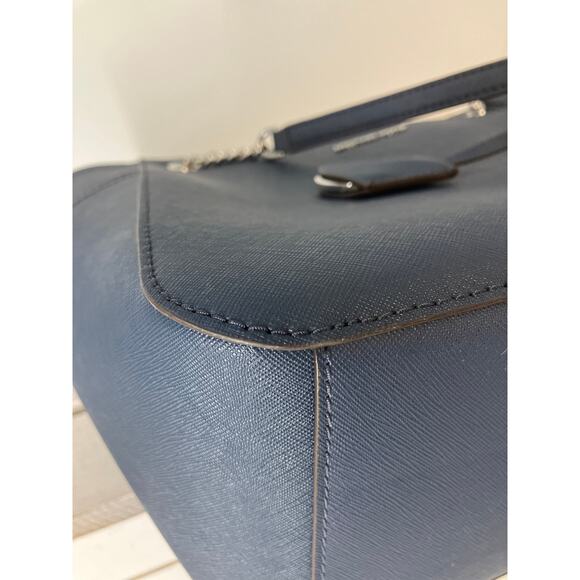 MICHAEL KORS, LARGE NAVY SAFFIANO LEAHTER SHOULDER BAG WITH CHARM - Picture 9 of 16